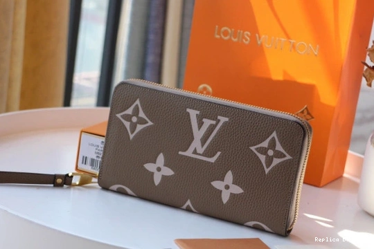 Affordable VUITTON LOUIS WALLET ZIPPY 0820
